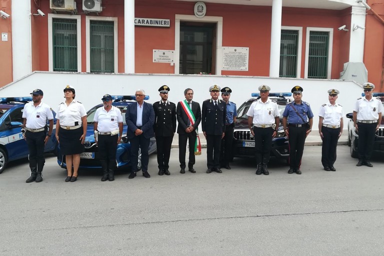 Omaggio della Polizia Locale di Bisceglie all'Arma dei Carabinieri. <span>Foto Cristina Scarasciullo</span>