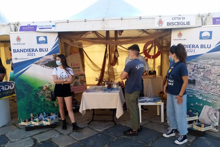 Stand di Bisceglie nell'ambito del progetto di sviluppo del turismo nautico presentato a Molfetta