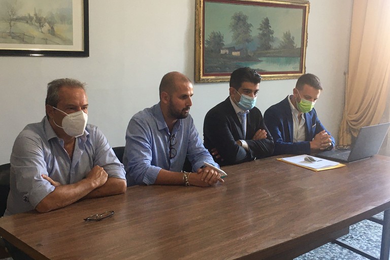 Conferenza stampa del movimento Difendiamo Bisceglie sul tema Green card