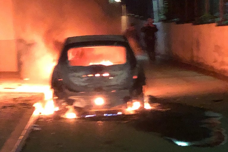 Incendiata l'auto della moglie del vicepresidente della Provincia Bat