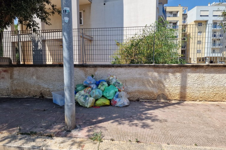 Rifiuti nel quartiere San Francesco