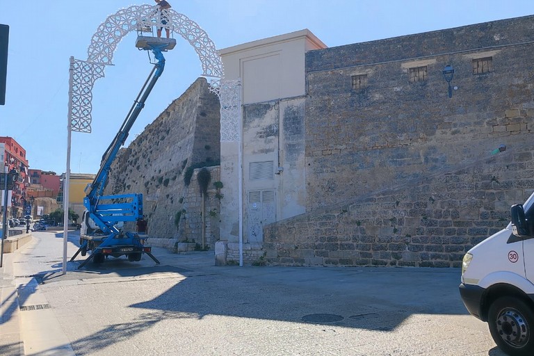 cade luminaria in via Nazario Sauro