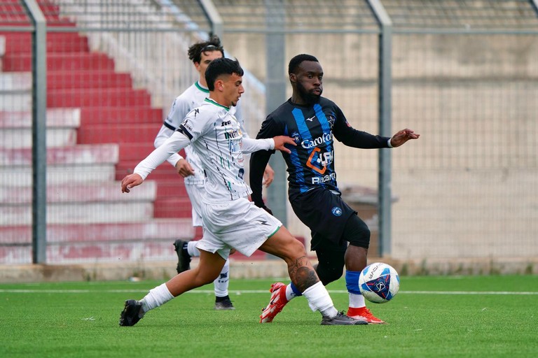 Azione di gioco Bisceglie-Bitonto. <span>Foto Emmanuele Mastrodonato</span>