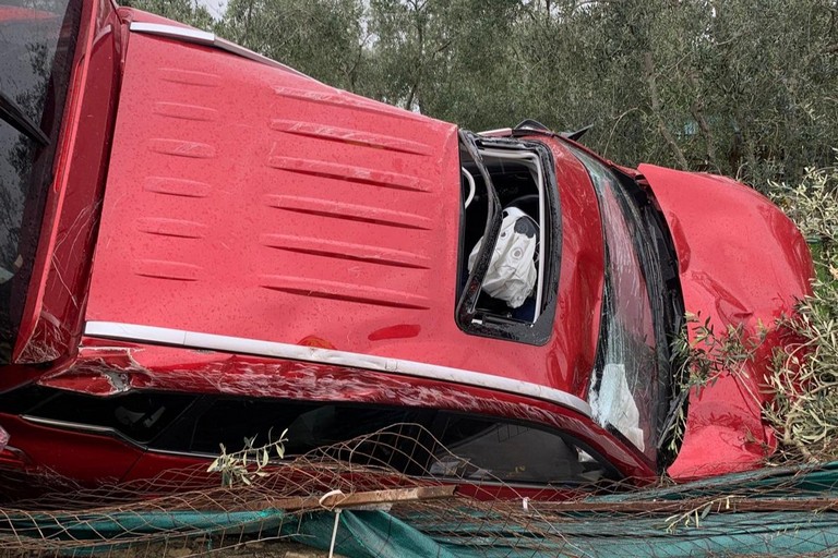 Incidente sulla Bisceglie-Andria, auto finisce fuori strada